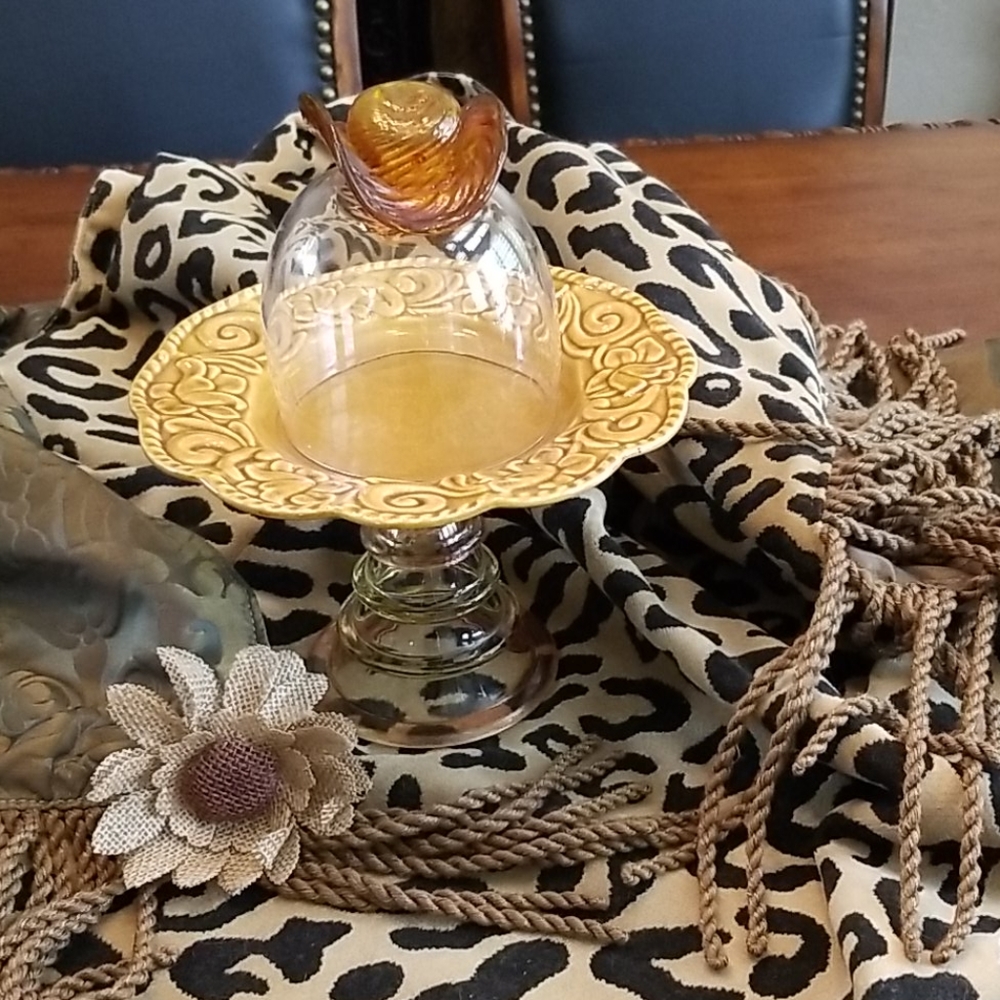 Ropem' in with this Blown Glass cupcake Holder - Picture 1 of 6